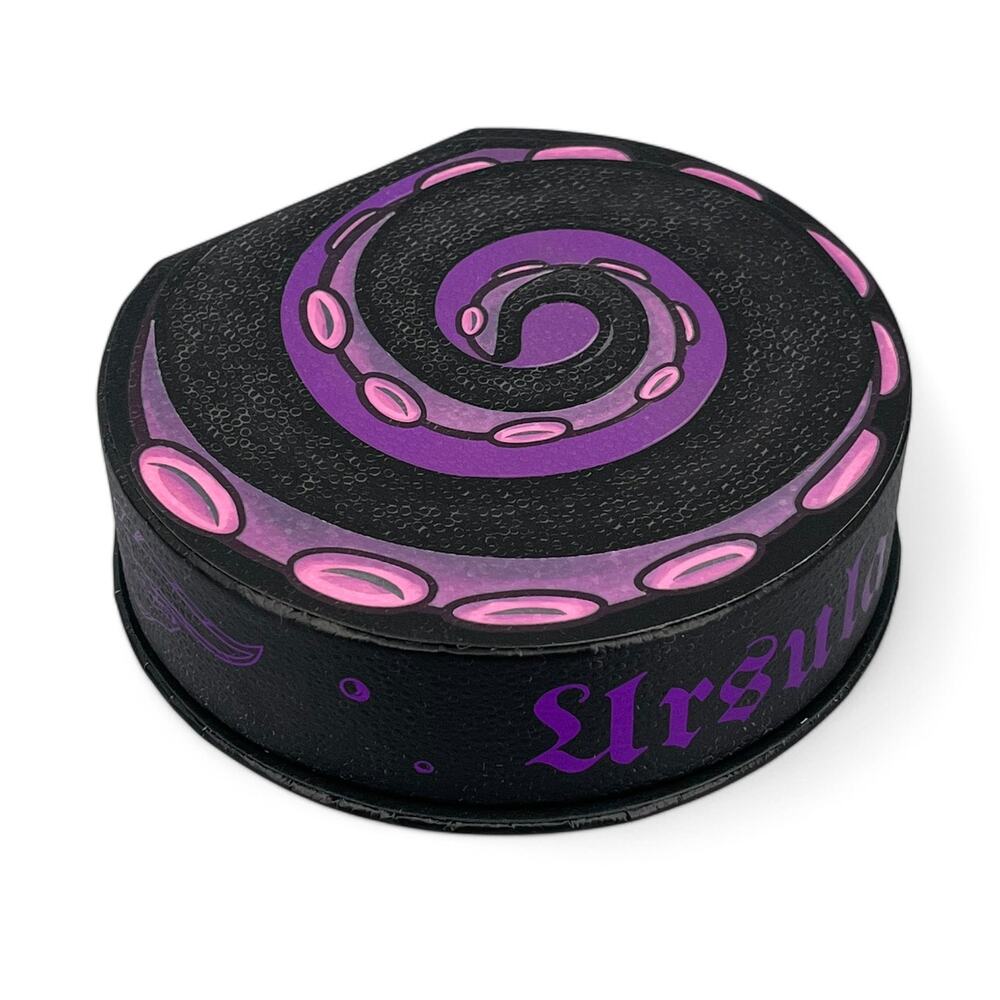 Besame Disney Villains Ursula's Shell Compact with Highlighter Little Mermaid - Picture 10 of 13